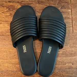 TKEES Caro Sandal in Black